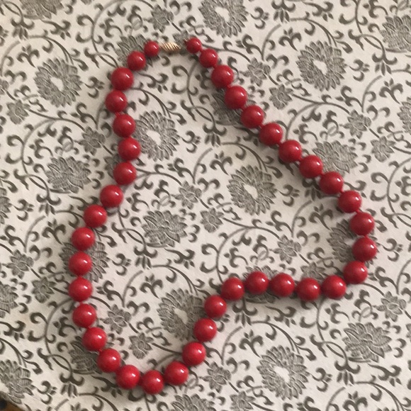 Gorgeous red glass bead necklace with gold clasp classic Valentines, glamour - Picture 6 of 6